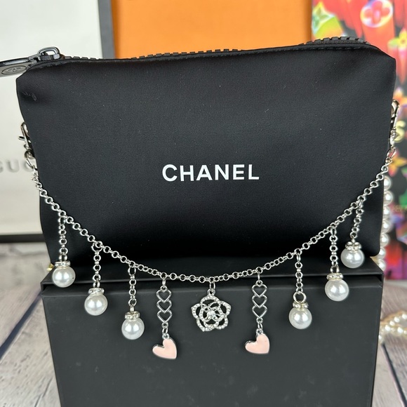 CHANEL black neoprene crossbody pouch with Pearl chain and bag charm - Picture 3 of 11